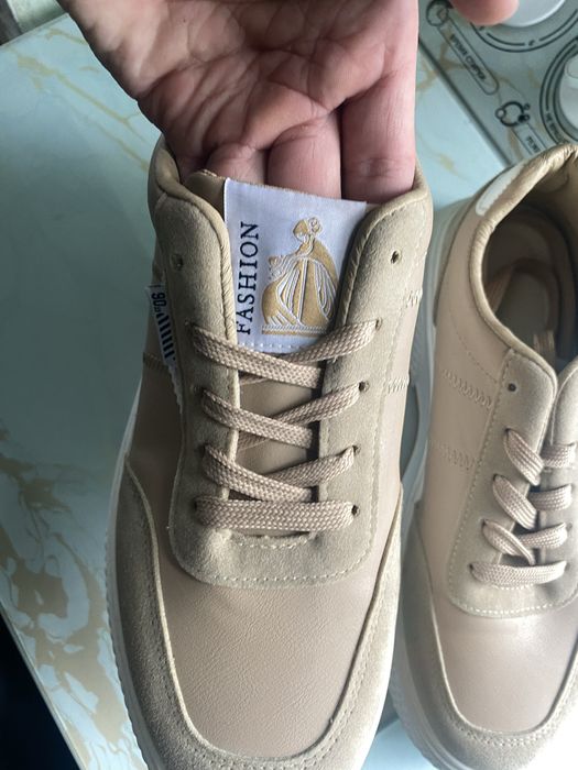 аяқ киім сатылады