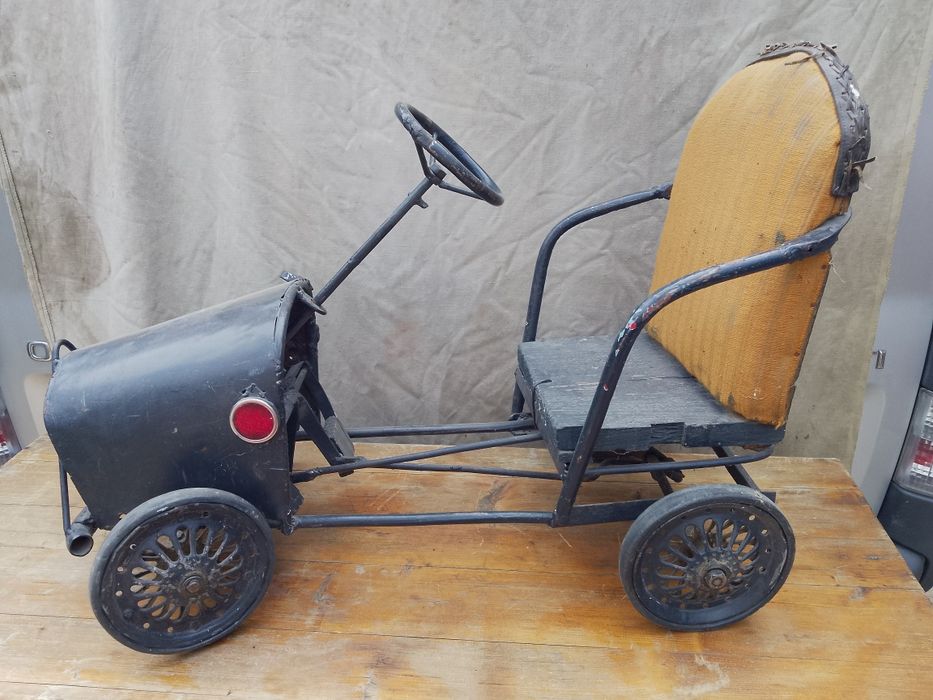 Mașinuță veche cu pedale, anii 70