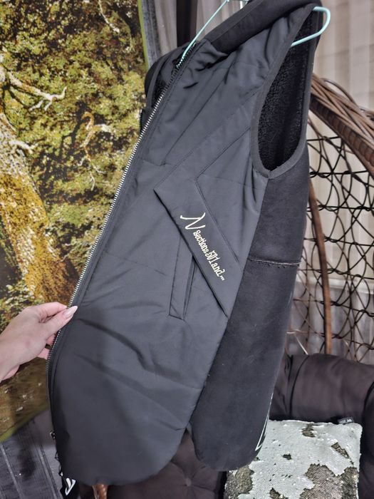 Продам жилетку  146 см