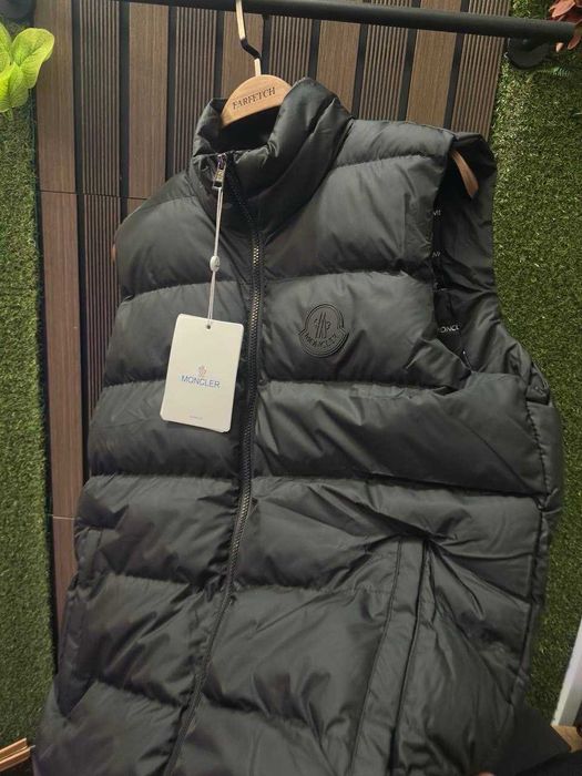 Елек Moncler