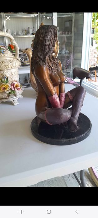 Скулптура на жена