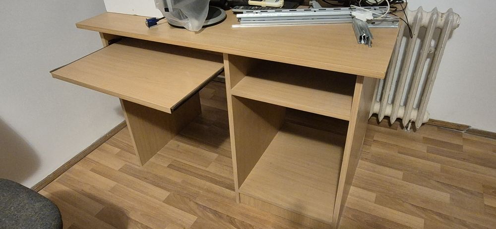 Birou 110 (lungime) × 65 (latime) x 75 (inaltime)