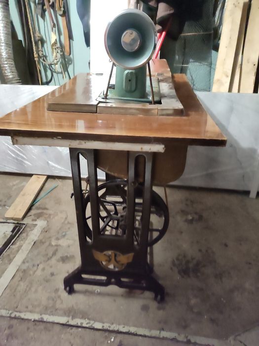 Швейная машинка зингер