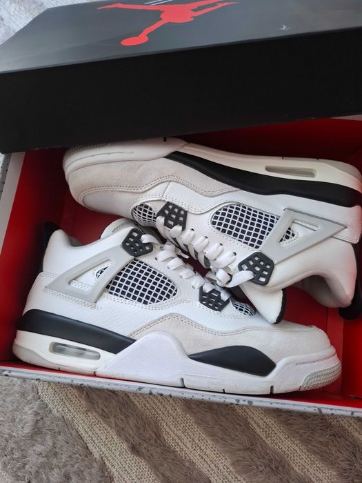 Маратонки Air Jordan 4