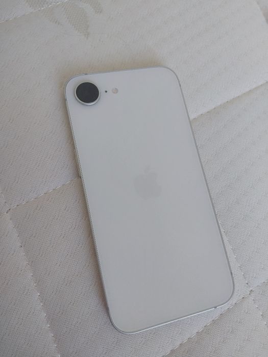 Продам iPhone 16E/ 128 GB