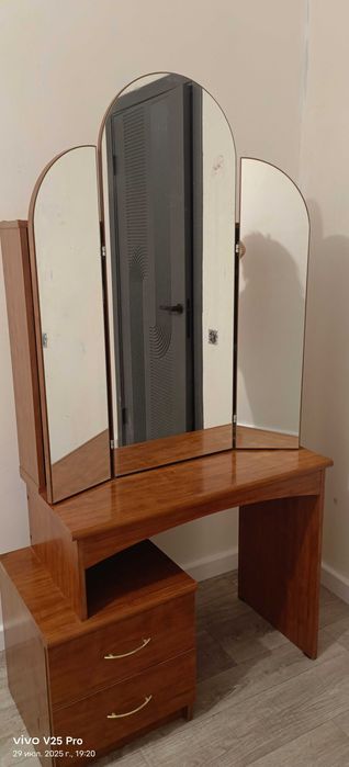 Зеркало (Трюмо) б/у в отличном состоянии