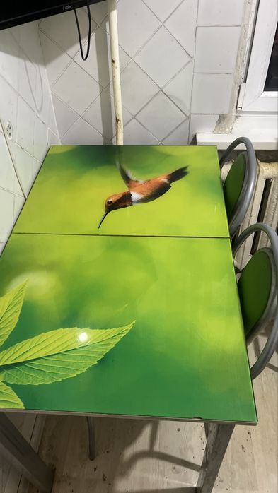 Кухонный стол и стулья