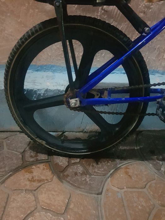 Велосипед среднего размера