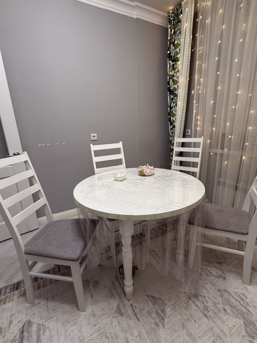 Стол со стульями