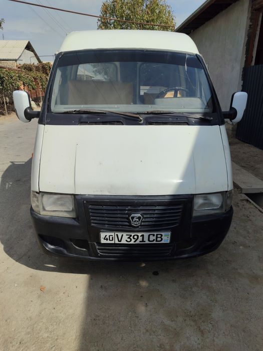 Gazel sotiladi. Yurib turgan.