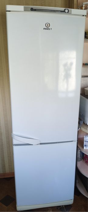 Холодильник INDESiT