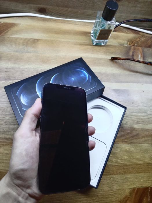 Продам iphone 12 pro max 256гб