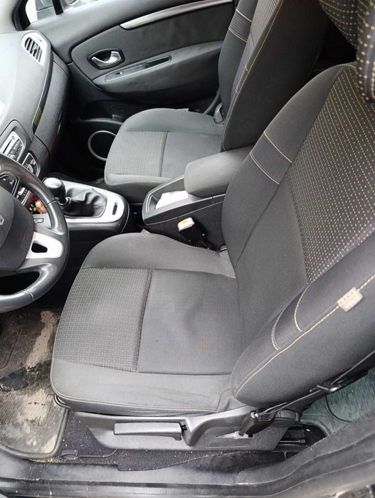 Vând Renault Scenic 1,9 D din 2009, Înmatriculat