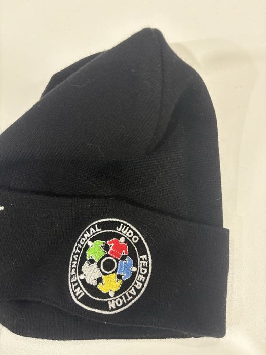 Продам шапку Mizuno