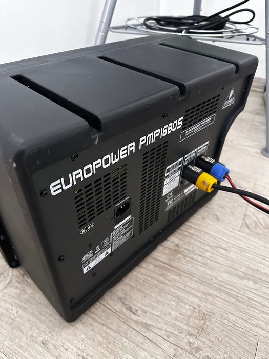 Behringer Europower PMP1680S 10