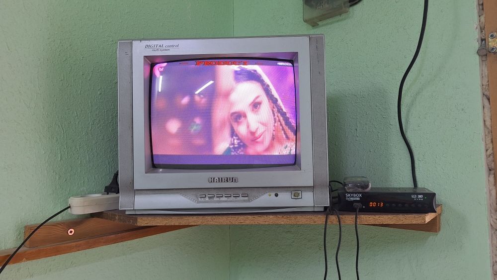 Продаётся телевизор и тюнер