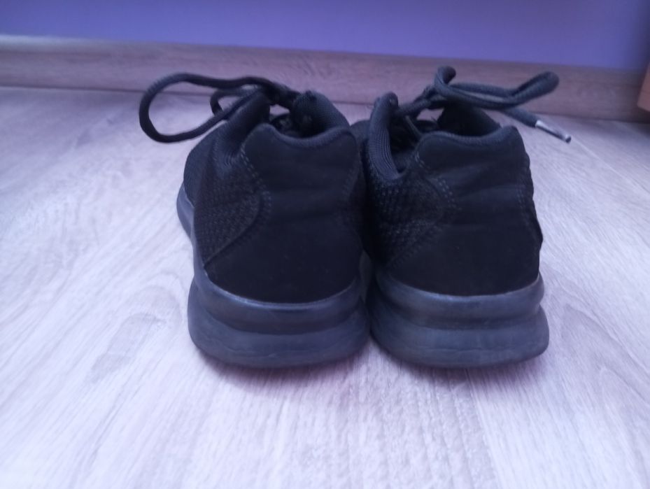 Черни маратонки Vry