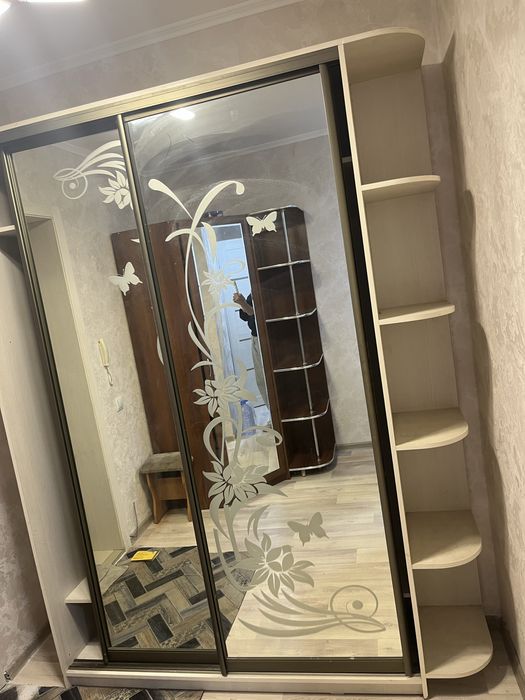Шкаф для прихожей с зеркалом