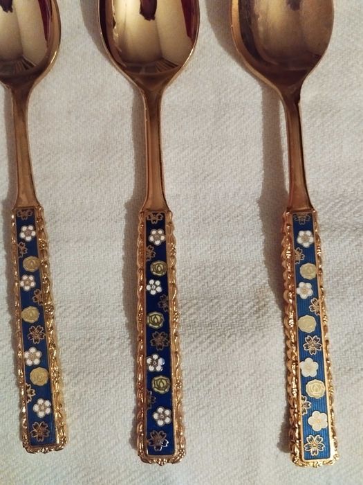 Позлатени чаени лъжички и десертни вилички