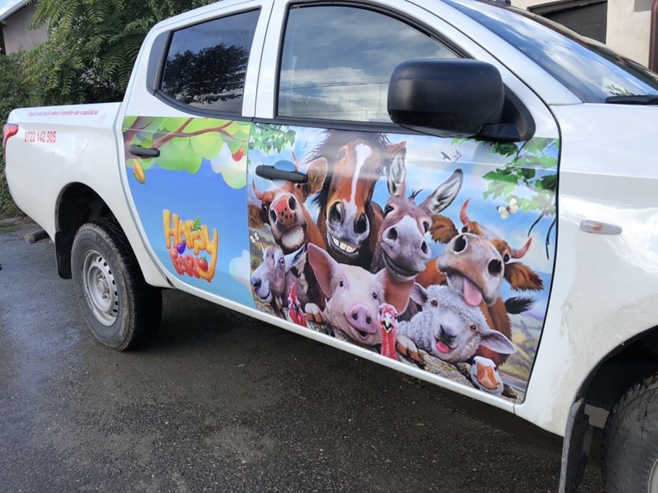 Facem grafica pentru meniuri pliante afise carti de vizita