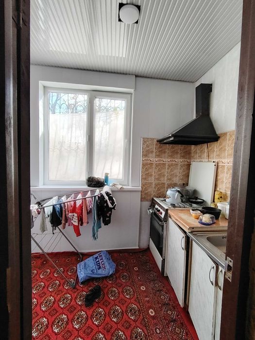 СРОЧНО 4 хонали 80м2 квартира 4/1/4 сотилади