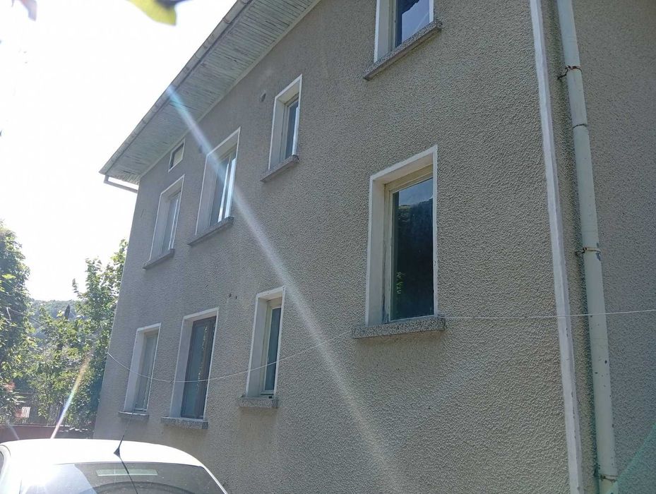 Продавам двуетажна къща с двор 752 кв.м. в гр. Плачковци