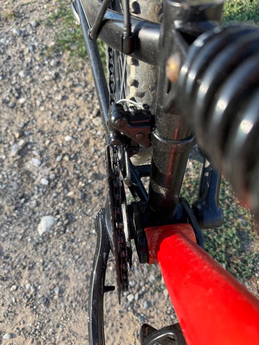 Bicicletă full suspensie roți pe 26