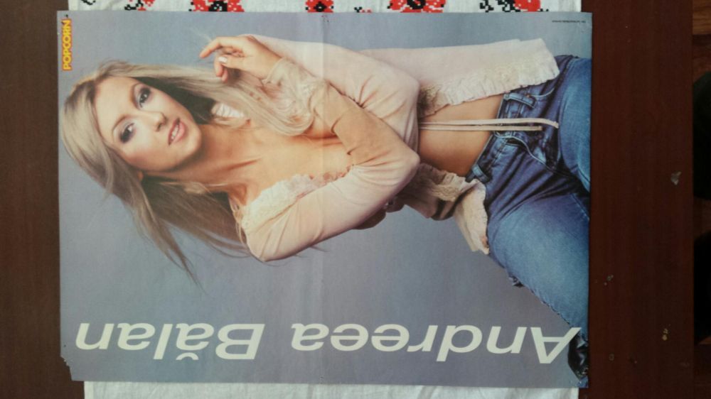 Poster cu Mariah Carey și Andreea Bălan