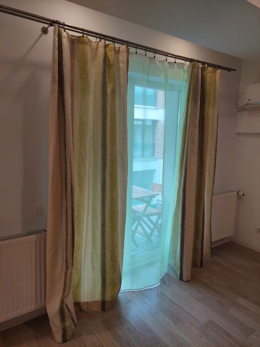 Vând galerie bronz/alama împreună cu perdea și draperie