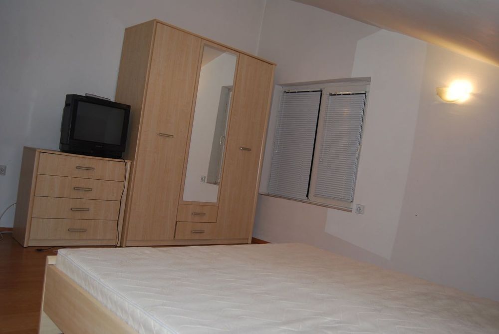 двустаен обзаведен, кв.Редута, тухла с АКТ16, Ателие, до парка