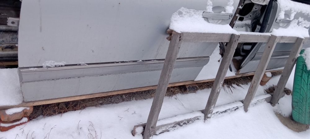 Молдинги Мерседес 210