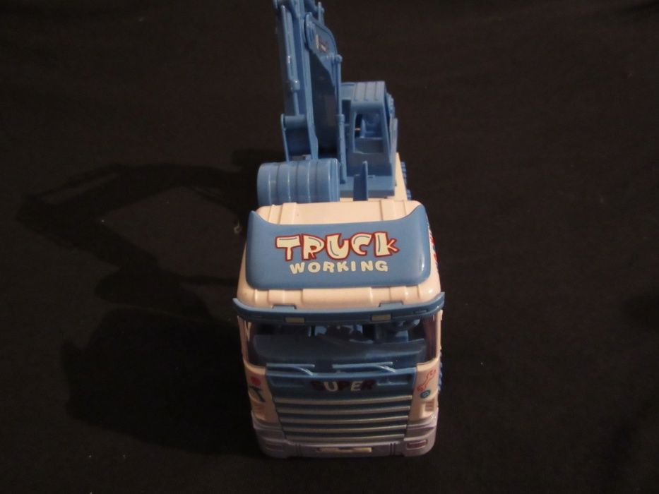 Камион - музикална играчка