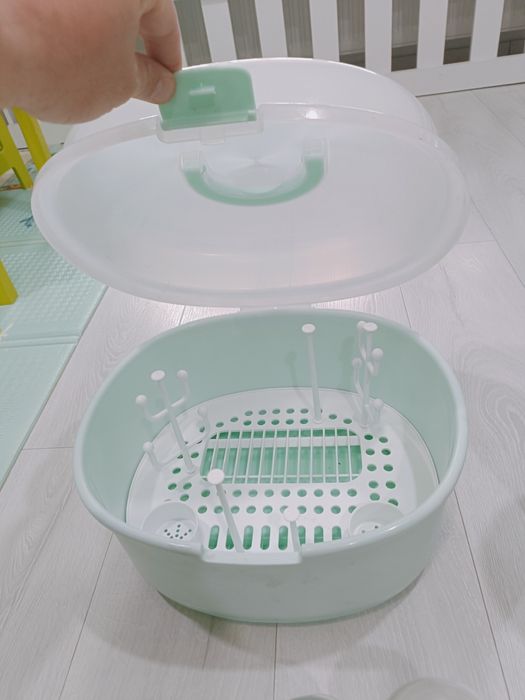 Vând  sticluțe tommee tippee & sterilizator