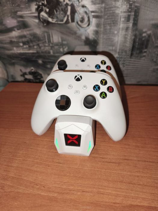 Xbox Series S,два геймпада