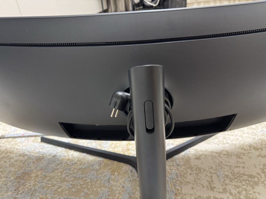 Monitor samsung 4K 144hz impecabil.