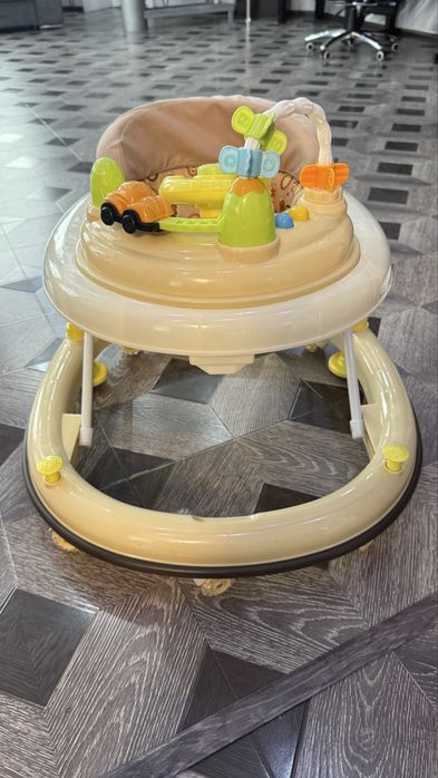 Детский ходунок на малышей