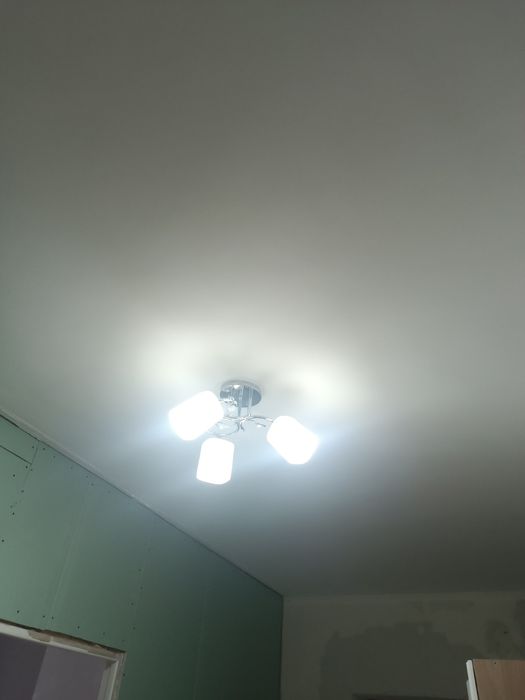 Продам люстру 3 рожковую