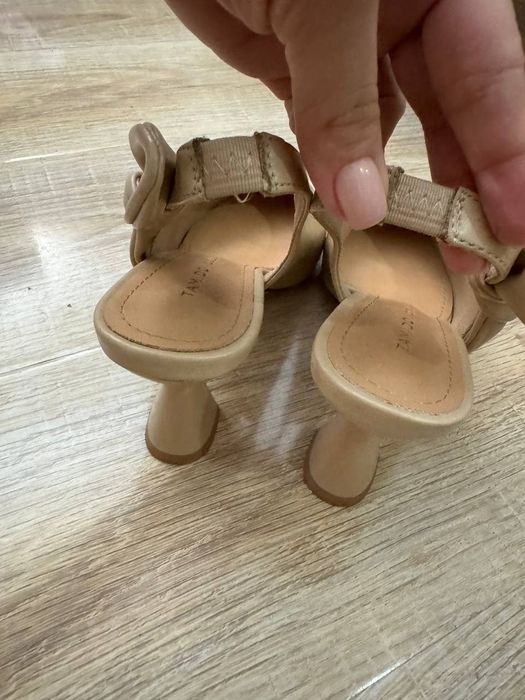 Туфли бежевые шикарные