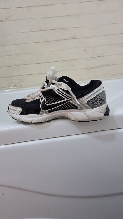 Nike vomero 5...