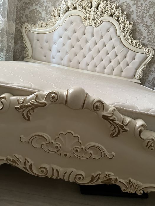 Спальный кровать