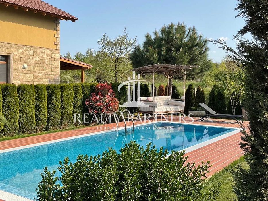 Къща с 5 спални и граж – с. Приселци, обл. Варна