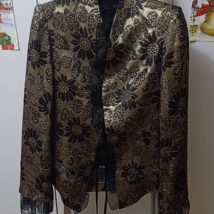 Продам женские пиджаки