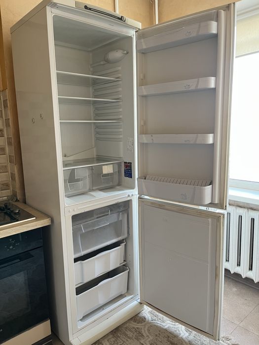 Холодильник indesit