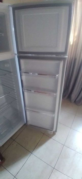 холодильник двух камерный