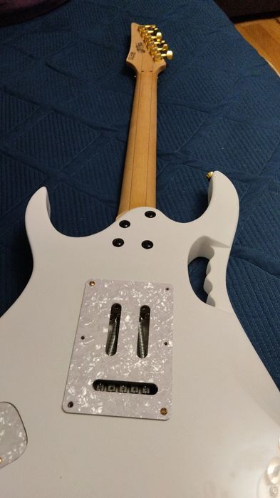 Электрогитара ibanez