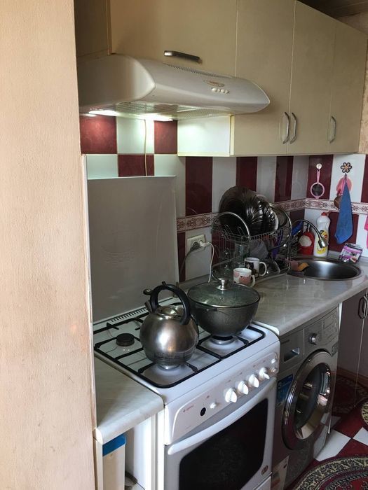 Срочно! Квартира на Новомосковская  3/3/4 общ пл 65м с обстановкой