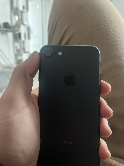 Продам айфон 7 пишите