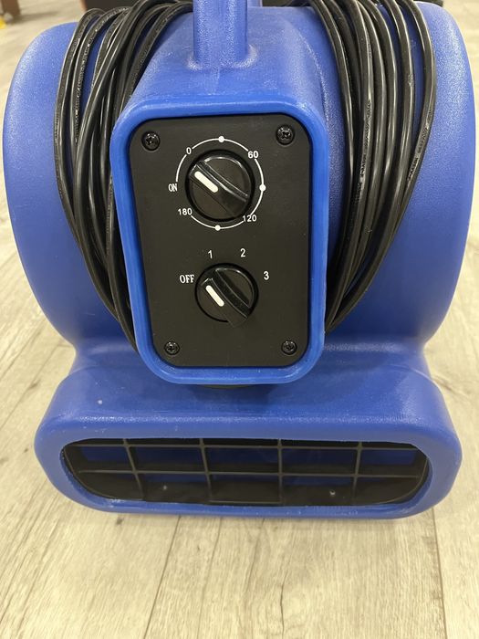 Продам моющий пылесос KARCHER PUZZI 10/1