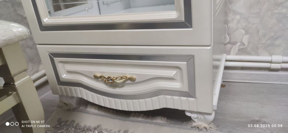 Продается для гостиной комнаты пенал