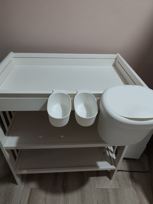 Măsuța de înfășat Ikea